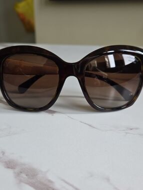 CHANEL GOLD AND BROWN SUNGLASSES AUTHENTIC POLARIZED.